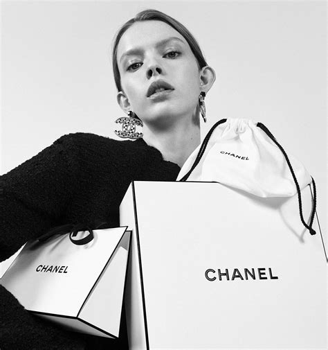 chanel mulher|Chanel customer care number.